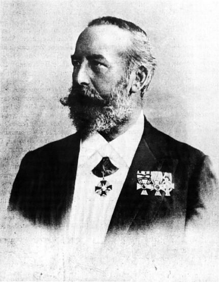 Franz Ludwig Späth rozenstruik met roze bloemen en groen blad.