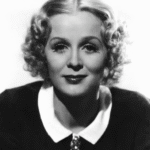 Portret van Gloria Stuart in 1937, zwart-wit.