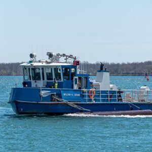 Moderne boot op de Niagara-rivier, ontworpen door WILLIAM H. LATHAM.