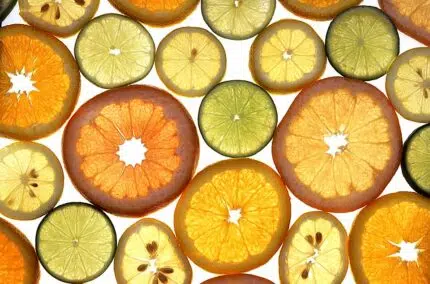 Verscheidenheid aan citrusvruchten, waaronder kumquat.