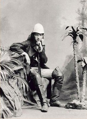 Portret van Alberto Vojtěch Frič in 1901, formele kleding, serieuze uitdrukking.