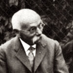 Houten eettafel met metalen poten en strak design van Friedrich Bödeker.