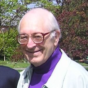 Portret van stijlvolle man Gordon Douglas Rowley in formele outfit.