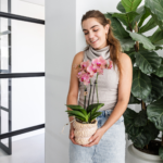 Kolibri Orchids | COMBI DEAL van 4 Phalaenopsis orchideeën - Pirate Picotee - potmaat Ø12cm | bloeiende kamerplant - vers van de kweker - Afbeelding 7
