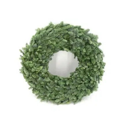 Nobilis Krans van Ø60cm met volle, donkergroene takken in een cirkelvorm, perfect voor kerstdecoratie.
