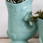 Kolibri Orchids | Planten set Fish Turquoise | Set met witte Phalaenopsis orchidee Amabilis Ø9cm en groene plant Succulent Crassula Hobbit Ø6cm | incl. turquoise keramieken sierpotten - Afbeelding 3